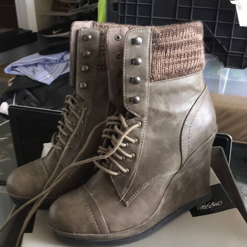 Mossimo Women’s Boots, Grey, Size 9